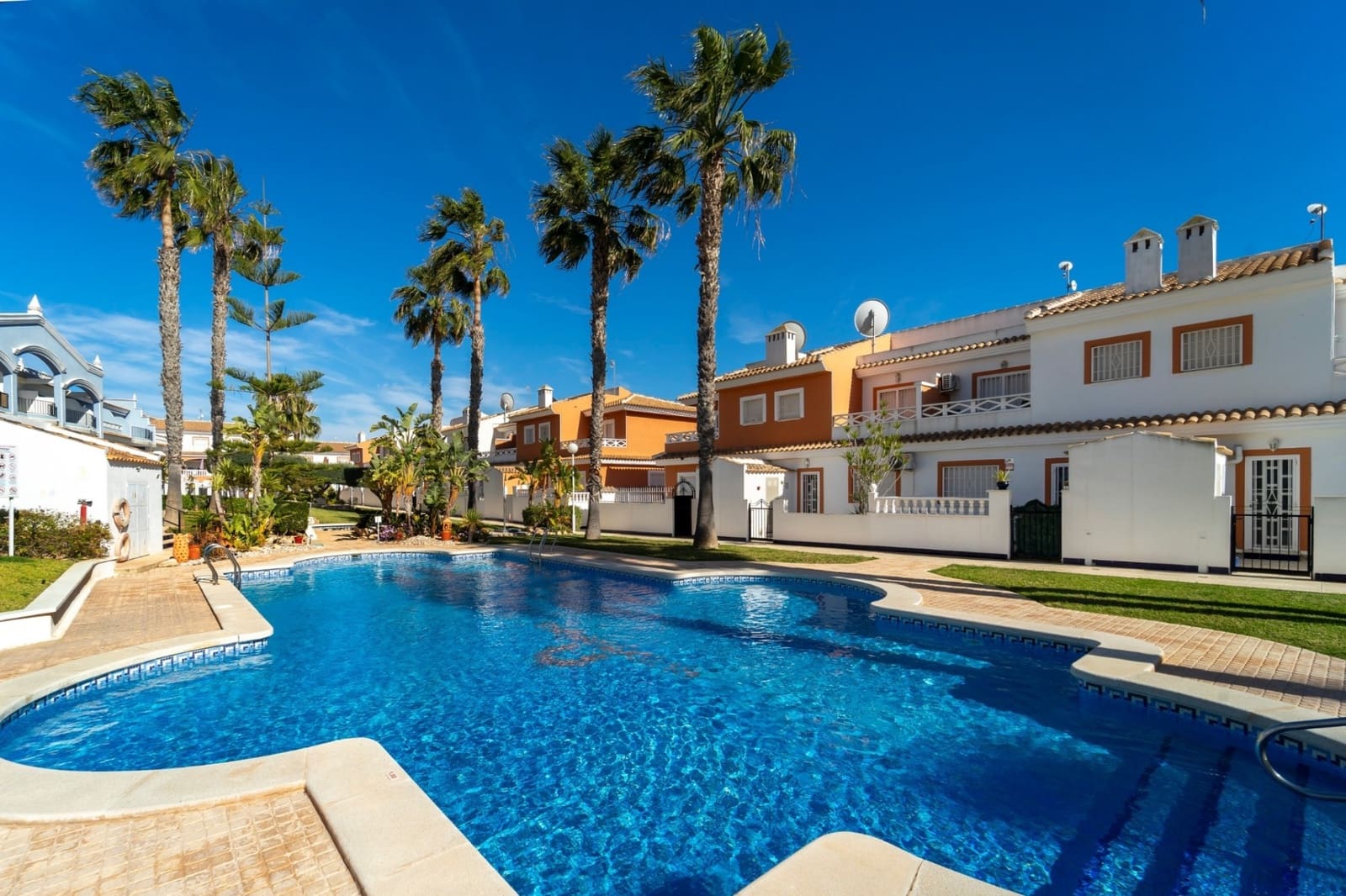 3 makuuhuone Omakotitalo myytävänä paikassa Ciudad Quesada mukana uima-altaan - 240 000 € (Ref: 9761697)