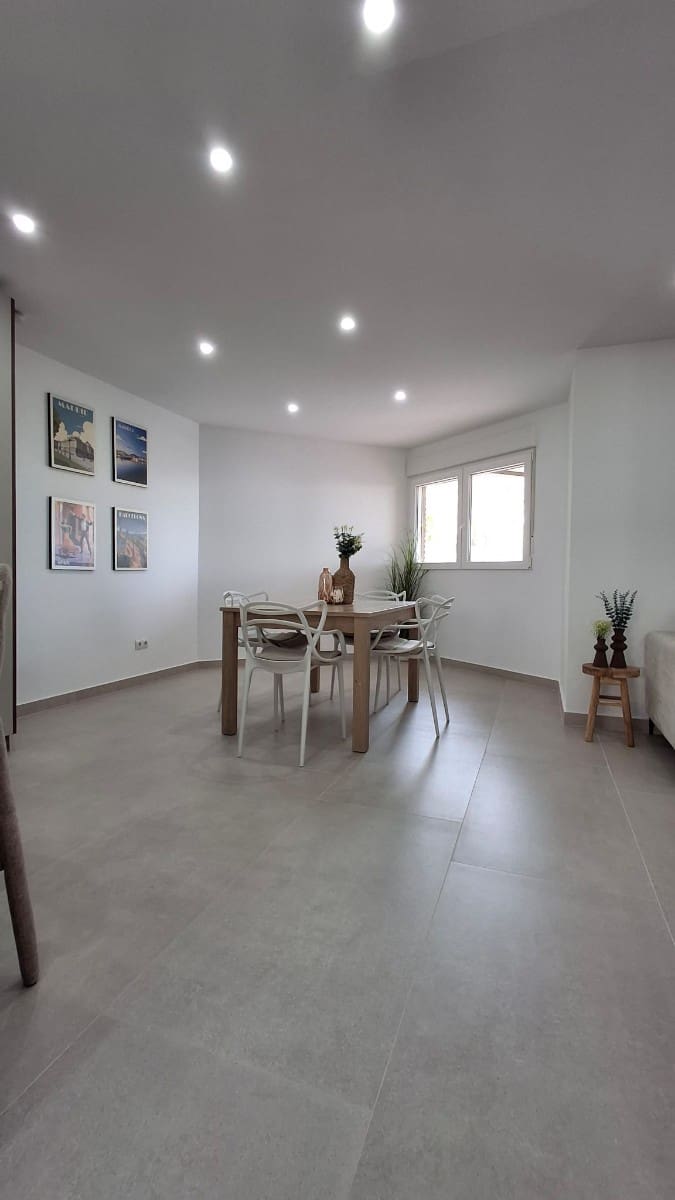 Apartamento de 2 habitaciones en Torrevieja en venta - 279.000 € (Ref: 9763517)