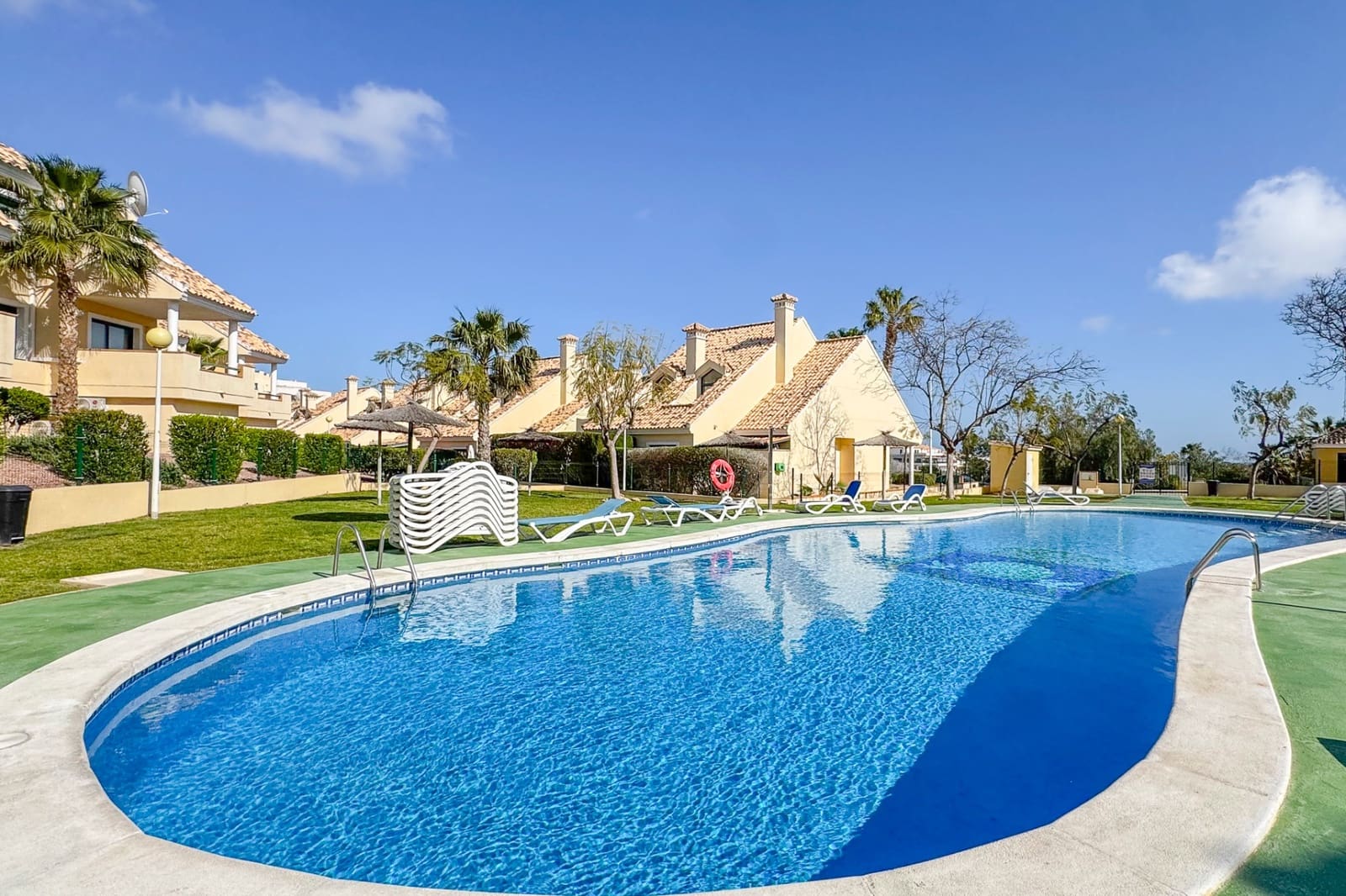 Apartamento de 2 habitaciones en Campoamor en venta con piscina - 249.000 € (Ref: 9770297)