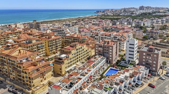 4 chambre Maison de Ville à vendre à Los Europeos, Torrevieja avec piscine garage - 163 500 € (Ref: 9784548)