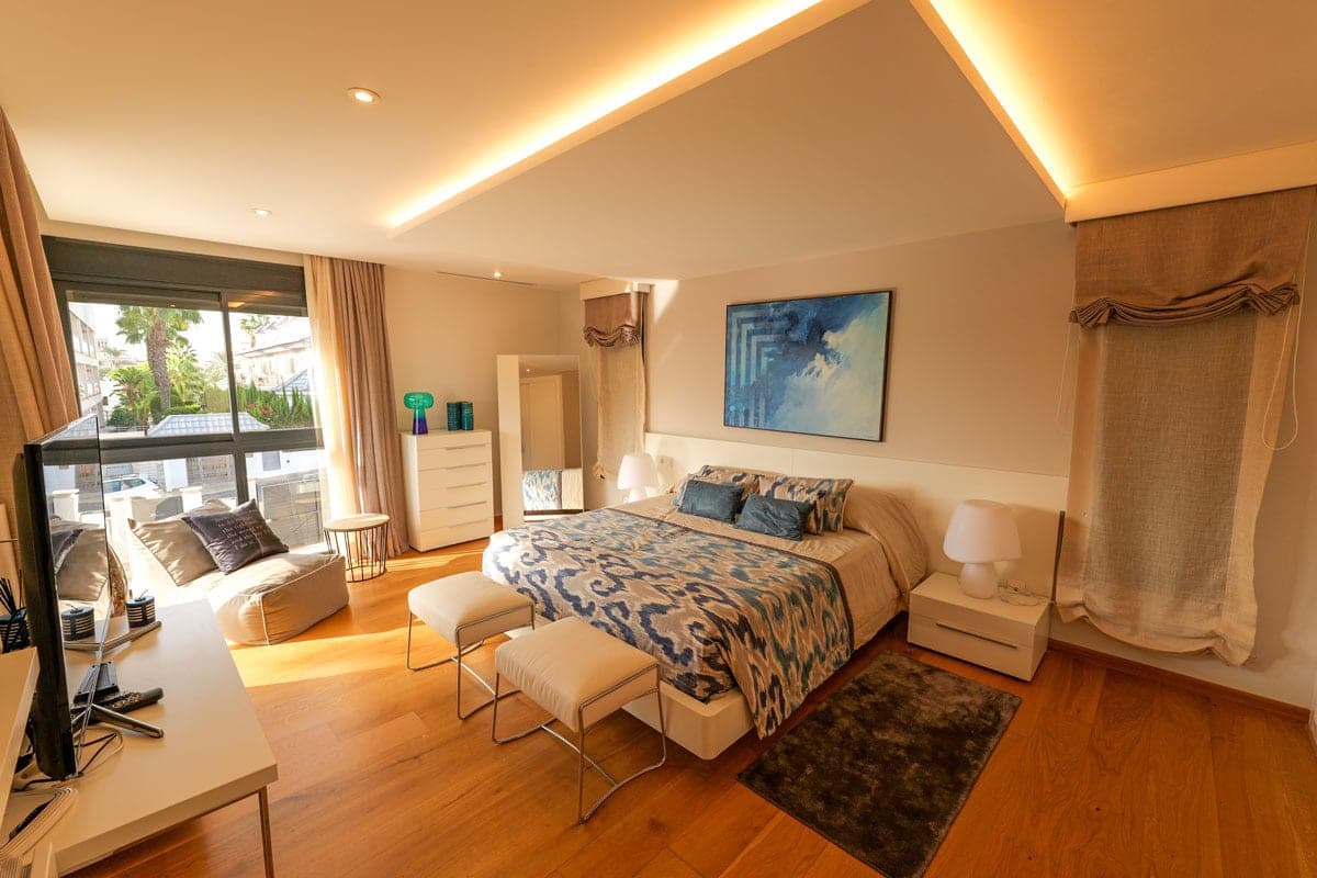 3 bedroom Villa for sale in Torrevieja - € 1,630,000 (Ref: 9784551)