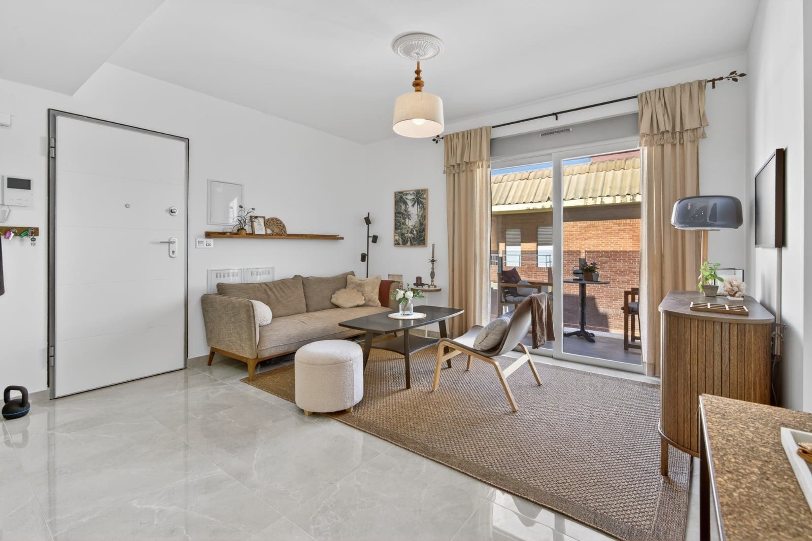 2 soveværelse Strandlejlighed til salg i Torrevieja med swimmingpool - € 248.000 (Ref: 9784840)