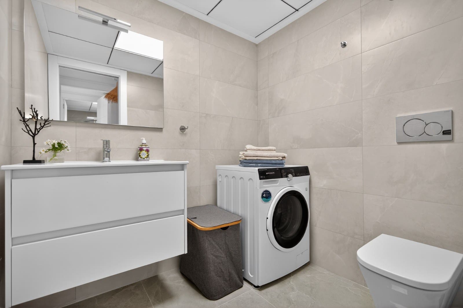 2 soveværelse Strandlejlighed til salg i Torrevieja med swimmingpool - € 248.000 (Ref: 9784840)