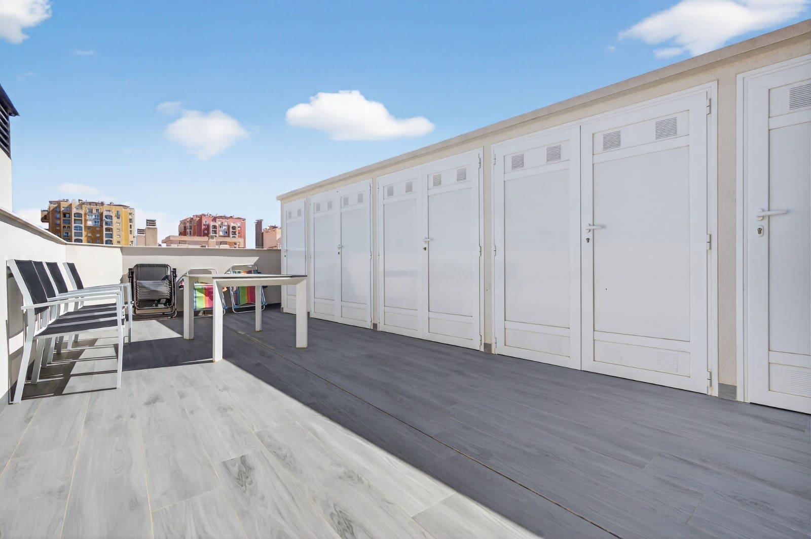 2 soveværelse Strandlejlighed til salg i Torrevieja med swimmingpool - € 248.000 (Ref: 9784840)