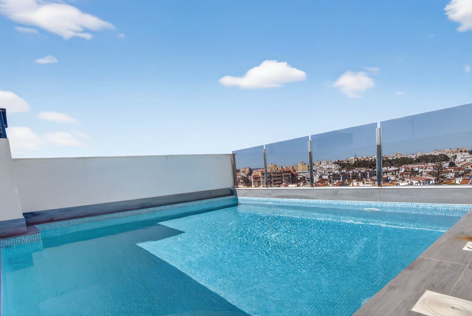 2 soveværelse Strandlejlighed til salg i Torrevieja med swimmingpool - € 248.000 (Ref: 9784840)