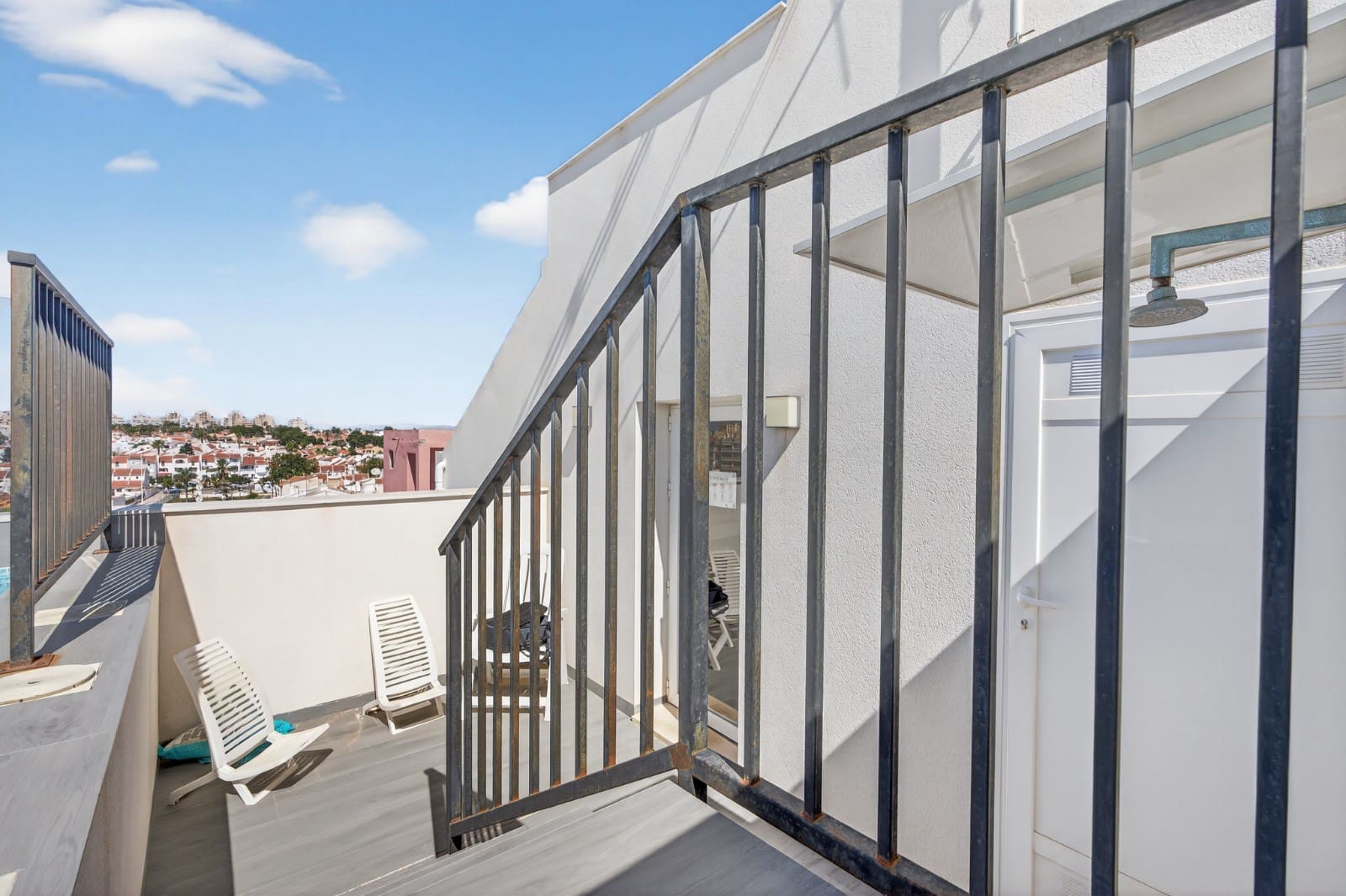 2 soveværelse Strandlejlighed til salg i Torrevieja med swimmingpool - € 248.000 (Ref: 9784840)