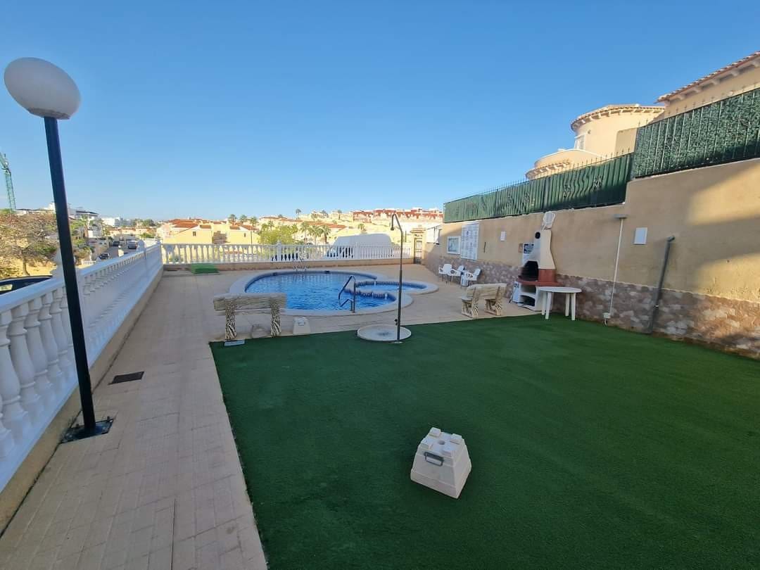 2 slaapkamer Appartement te koop in Villamartin met zwembad - € 165.000 (Ref: 9784842)