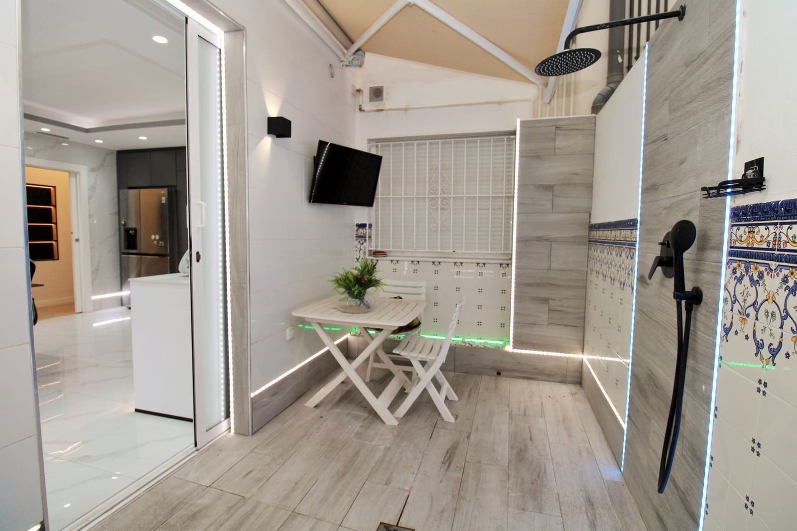 3 bedroom Apartment for sale in Torrevieja with pool - € 280,000 (Ref: 9784844)