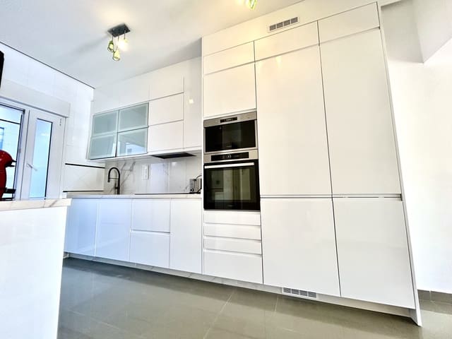 3 makuuhuone Omakotitalo myytävänä paikassa Cabo Roig, Orihuela mukana uima-altaan 
autotalli - 449 995 € (Ref: 9788150)