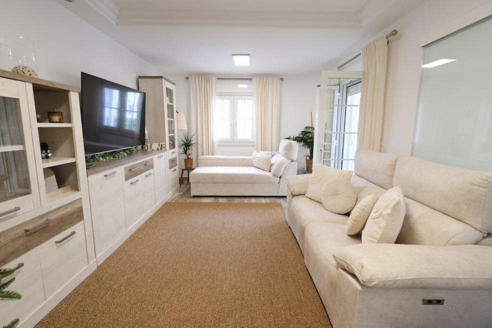 4 chambre Villa/Maison à vendre à Filipinas avec piscine garage - 408 000 € (Ref: 9794083)