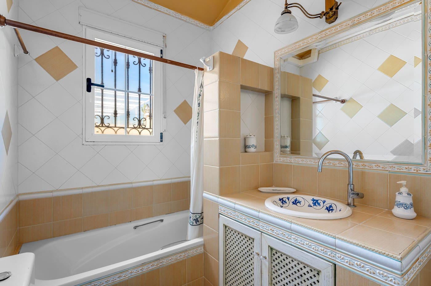 6 makuuhuone Huvila myytävänä paikassa La Mata mukana uima-altaan - 950 000 € (Ref: 9798697)