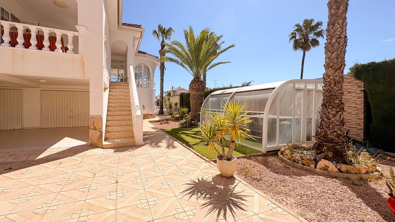 4 soveværelse Villa til salg i Ciudad Quesada med swimmingpool garage - € 734.000 (Ref: 9798701)