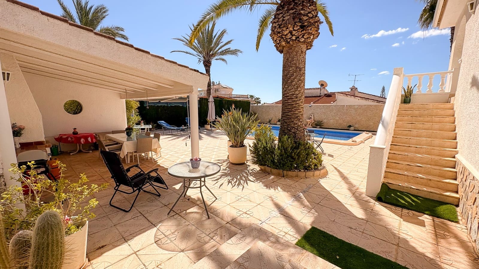 4 soveværelse Villa til salg i Ciudad Quesada med swimmingpool garage - € 734.000 (Ref: 9798701)