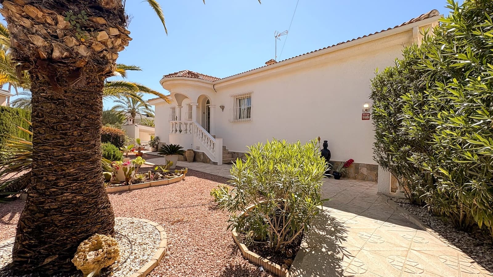 4 soveværelse Villa til salg i Ciudad Quesada med swimmingpool garage - € 734.000 (Ref: 9798701)