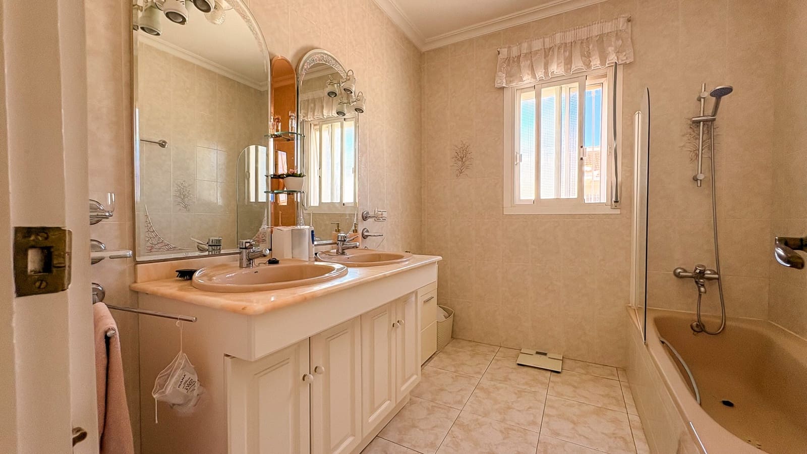 4 soveværelse Villa til salg i Ciudad Quesada med swimmingpool garage - € 734.000 (Ref: 9798701)