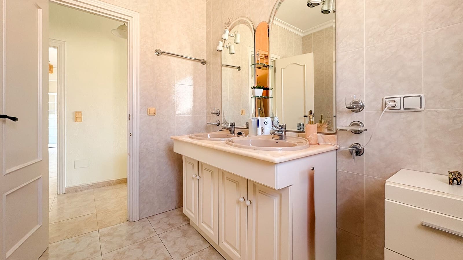 4 soveværelse Villa til salg i Ciudad Quesada med swimmingpool garage - € 734.000 (Ref: 9798701)