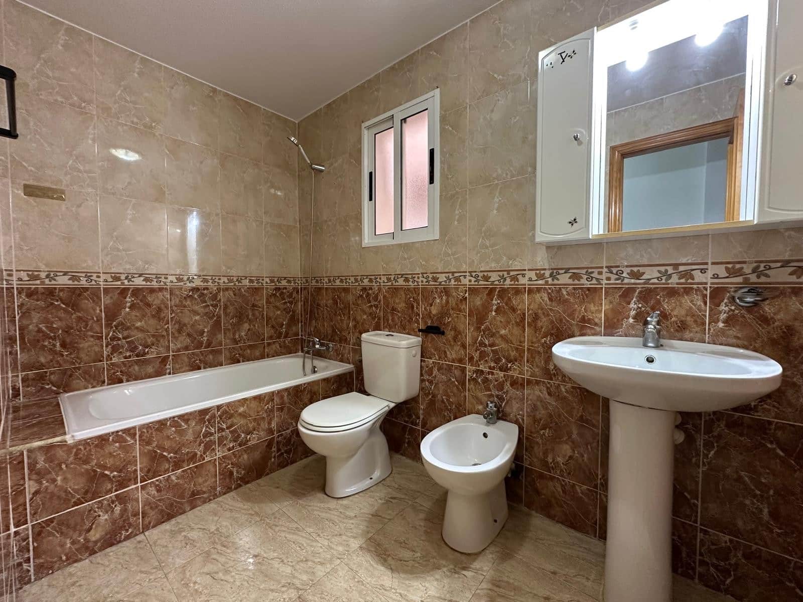 2 slaapkamer Appartement te koop in Los Montesinos met zwembad - € 117.500 (Ref: 9803935)