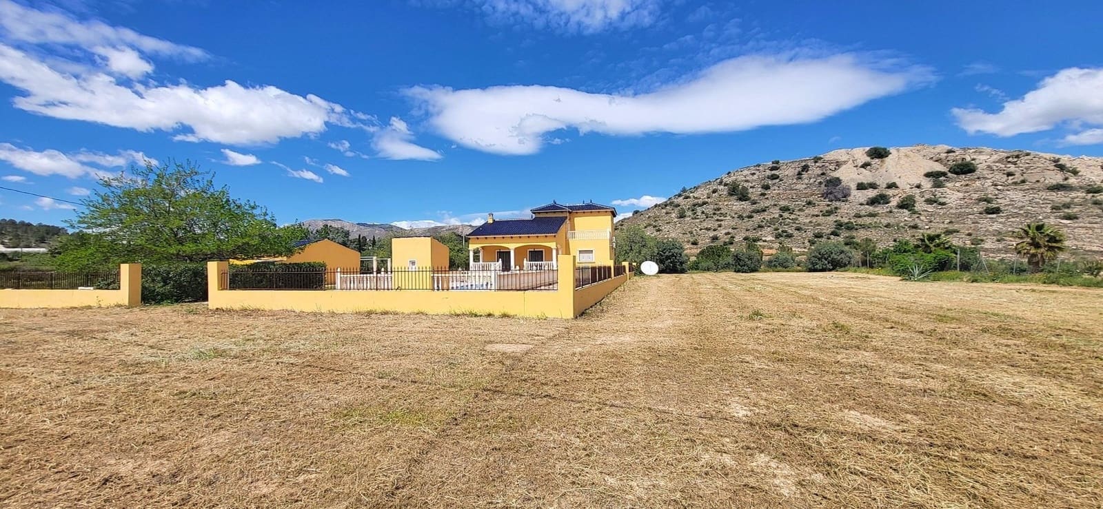 4 Zimmer Villa zu verkaufen in La Romana mit Pool - 345.000 € (Ref: 9806110)