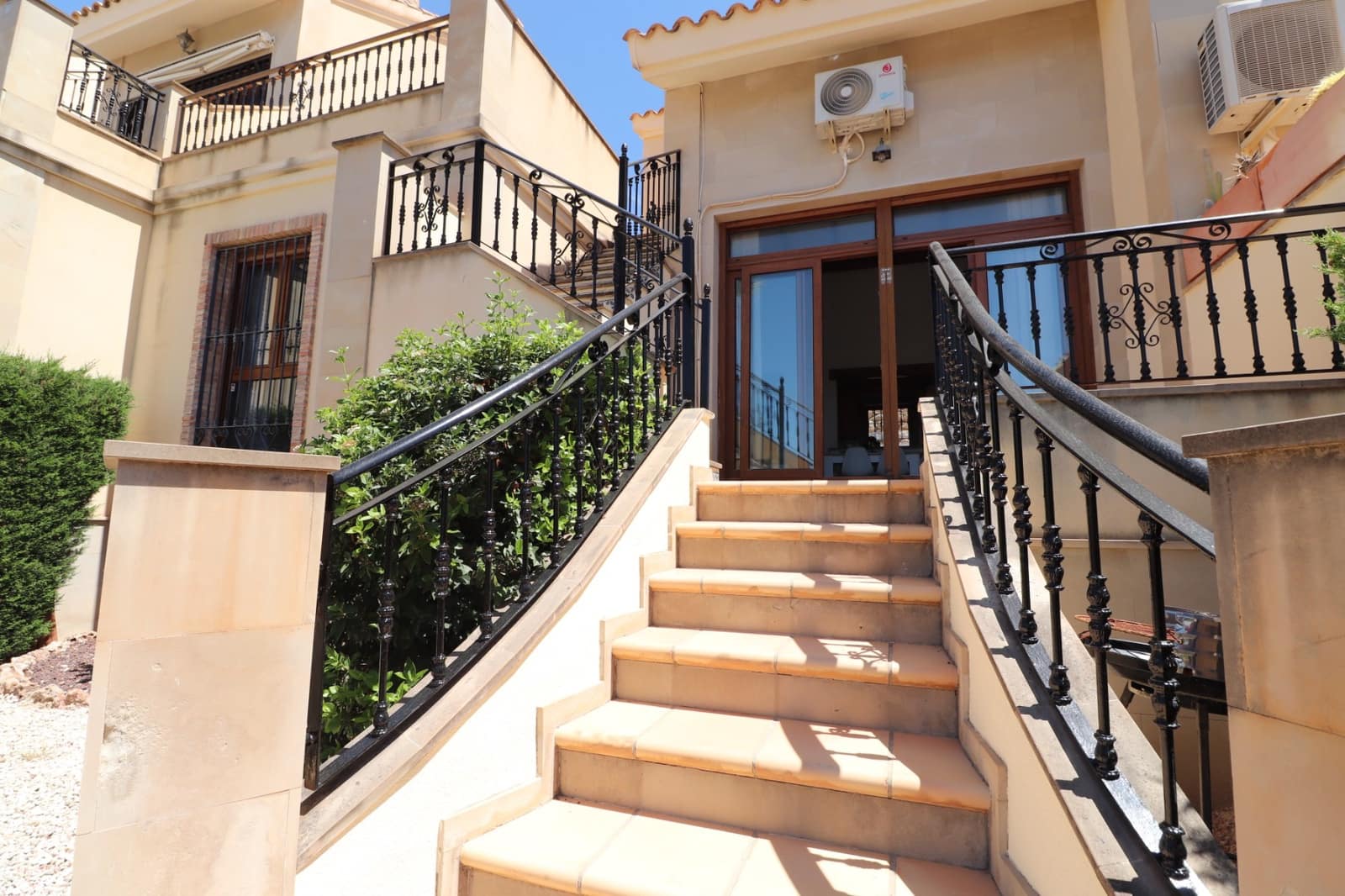 2 bedroom Townhouse for sale in Algorfa with pool garage - € 229,850 (Ref: 9806111)