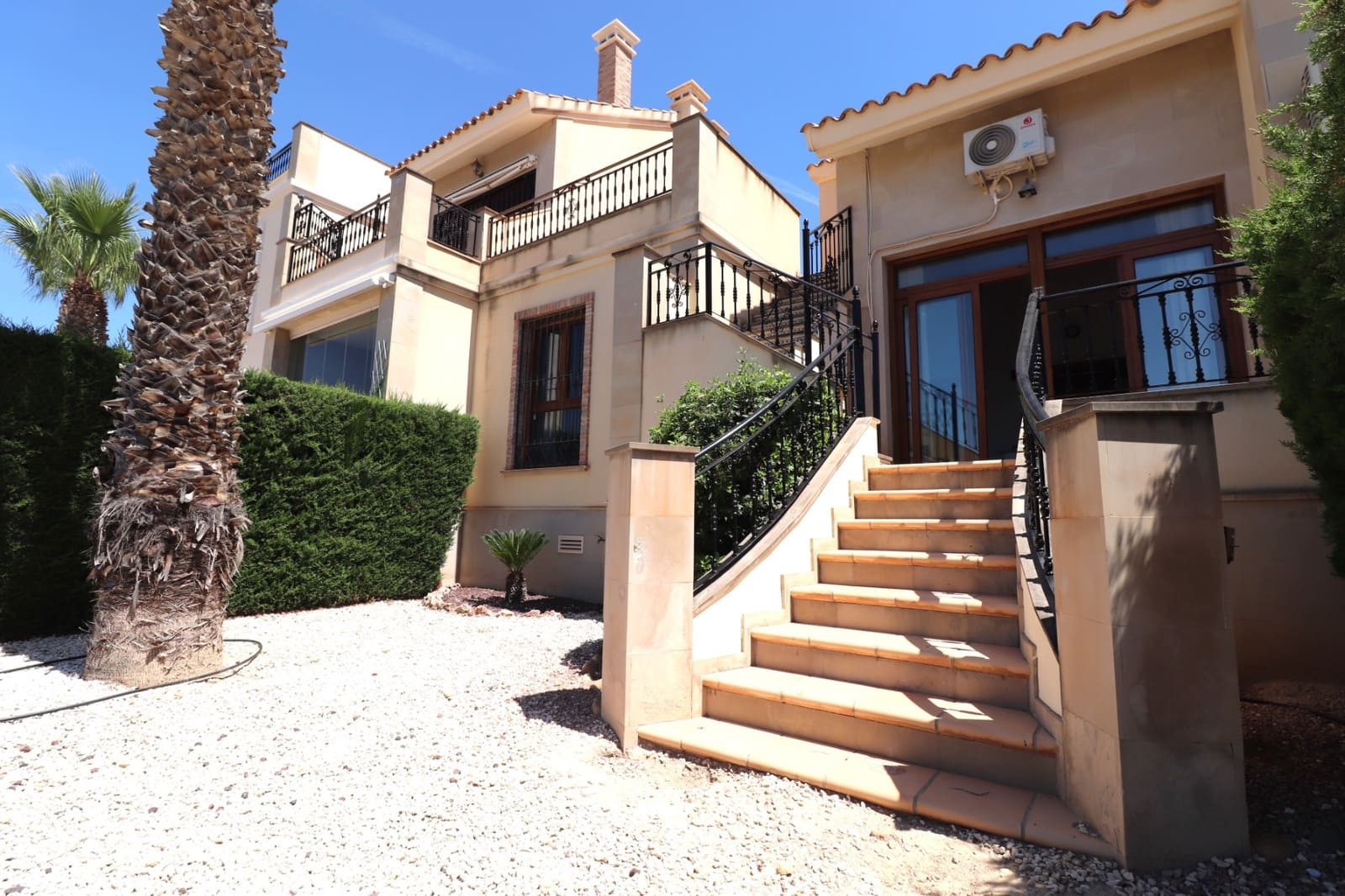 2 bedroom Townhouse for sale in Algorfa with pool garage - € 229,850 (Ref: 9806111)