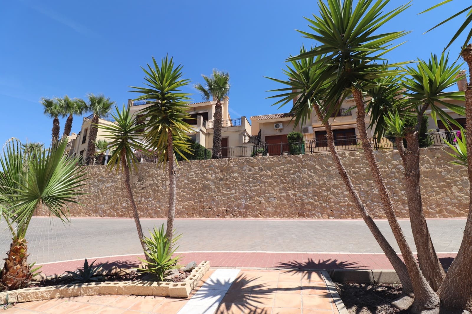 2 bedroom Townhouse for sale in Algorfa with pool garage - € 229,850 (Ref: 9806111)