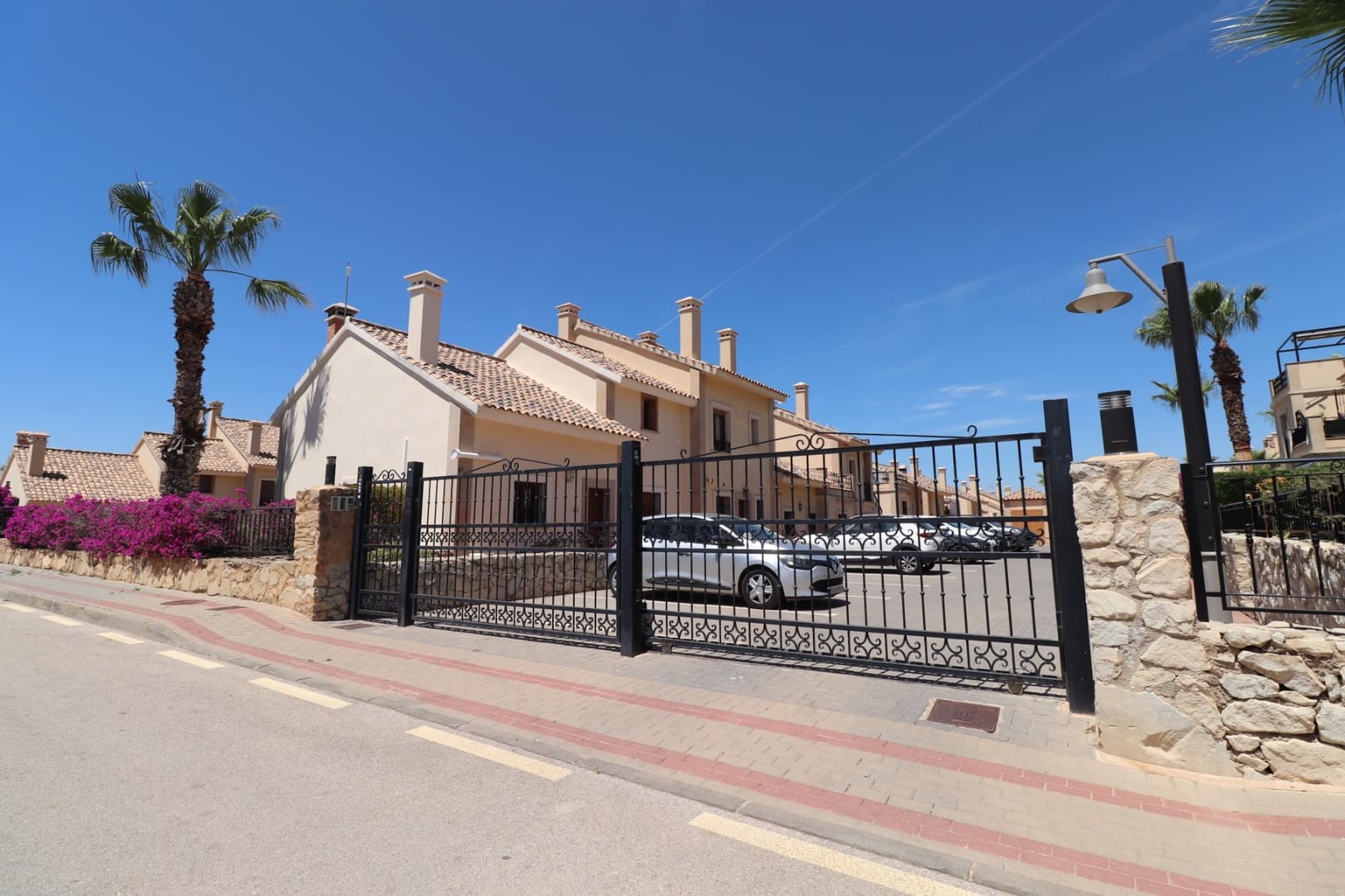2 bedroom Townhouse for sale in Algorfa with pool garage - € 229,850 (Ref: 9806111)