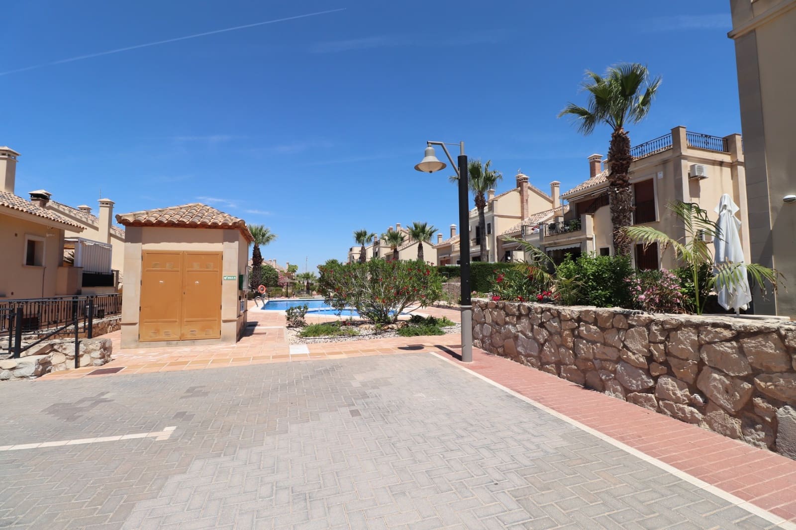 2 bedroom Townhouse for sale in Algorfa with pool garage - € 229,850 (Ref: 9806111)