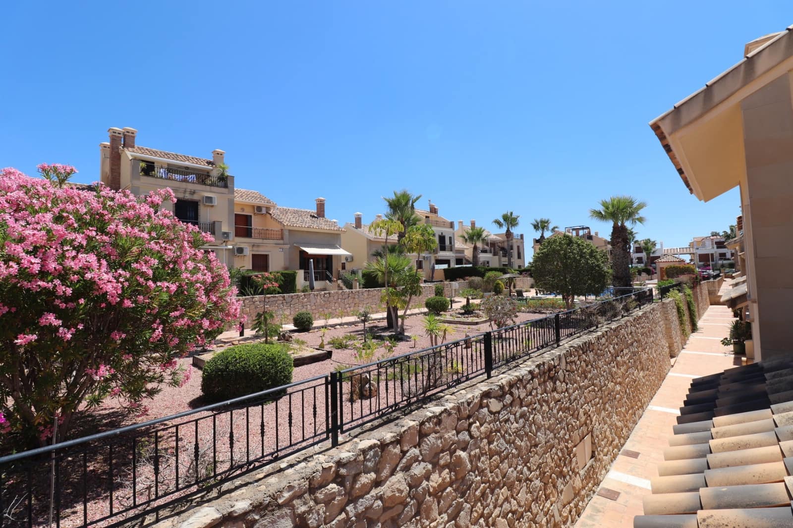 2 bedroom Townhouse for sale in Algorfa with pool garage - € 229,850 (Ref: 9806111)