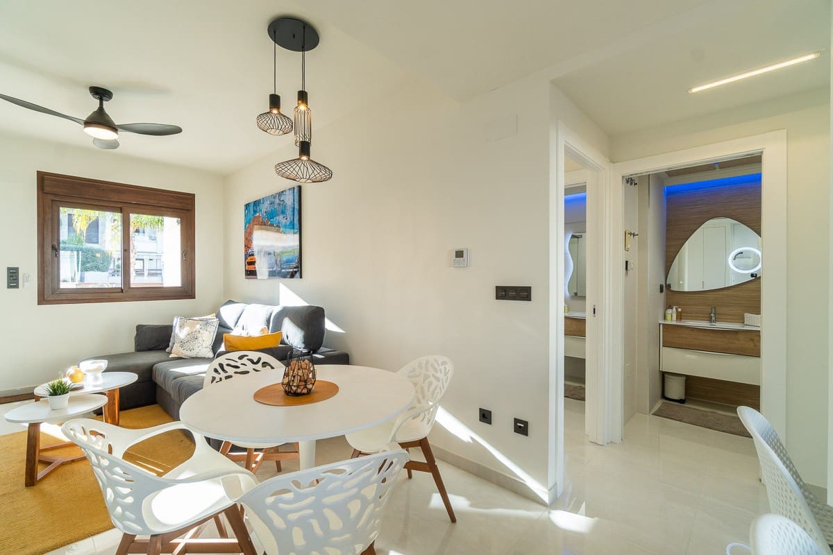 2 slaapkamer Appartement te koop in Los Balcones met zwembad garage - € 260.000 (Ref: 9806129)