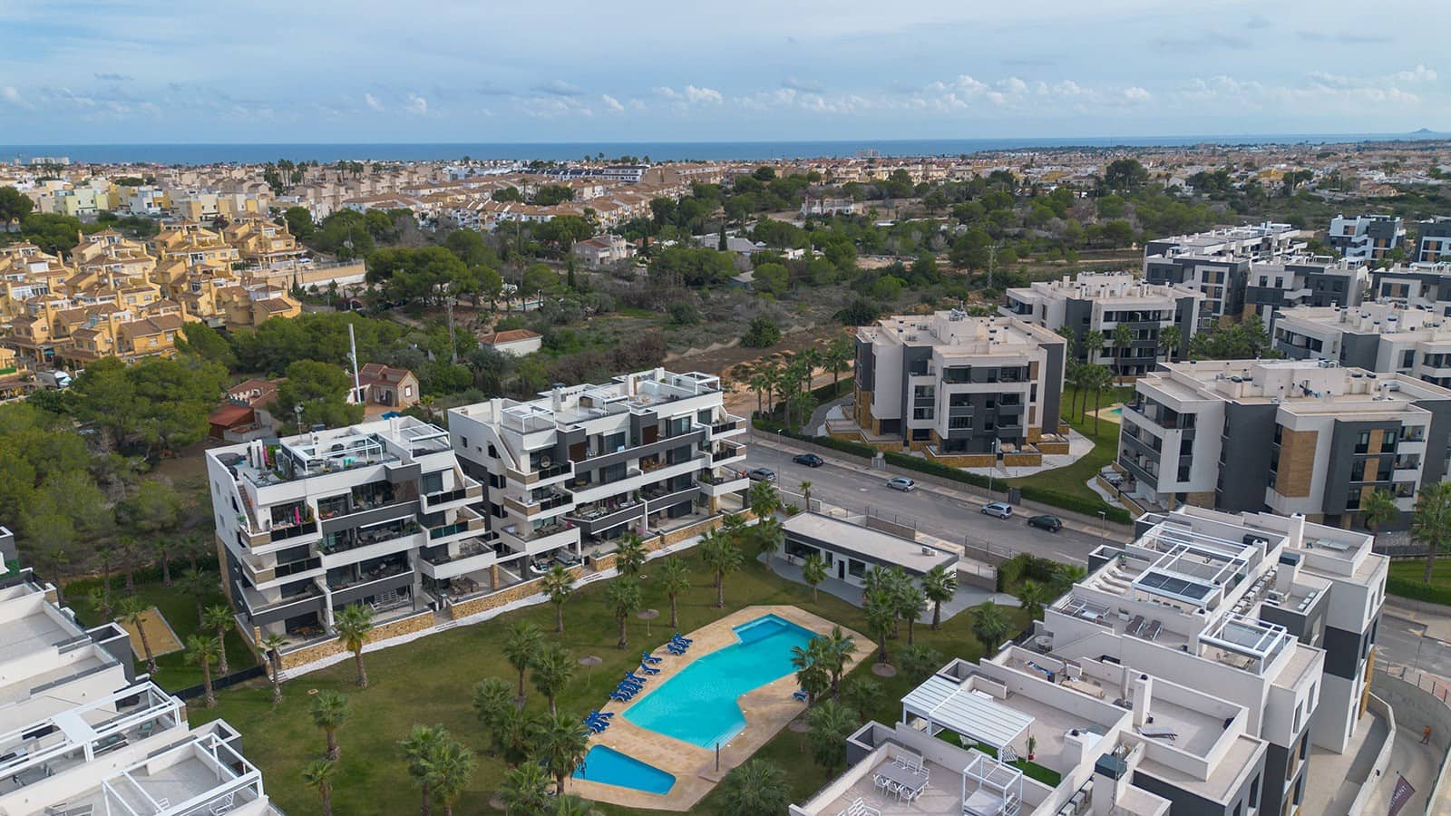 2 bedroom Apartment for sale in Orihuela Costa with pool garage - € 289,900 (Ref: 9806130)