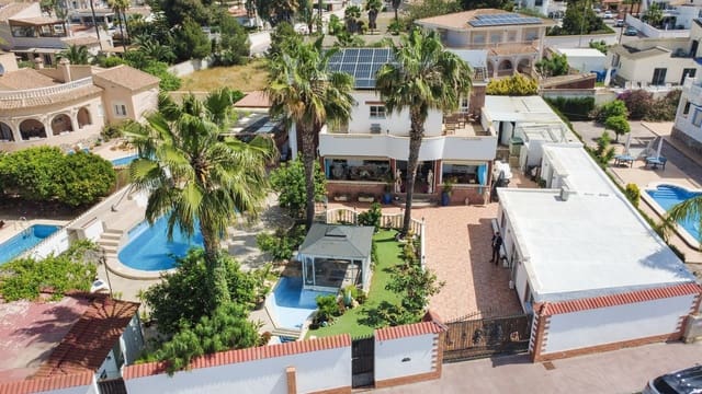 7 Zimmer Villa zu verkaufen in Ciudad Quesada, Rojales mit Pool - 1.299.000 € (Ref: 9811254)