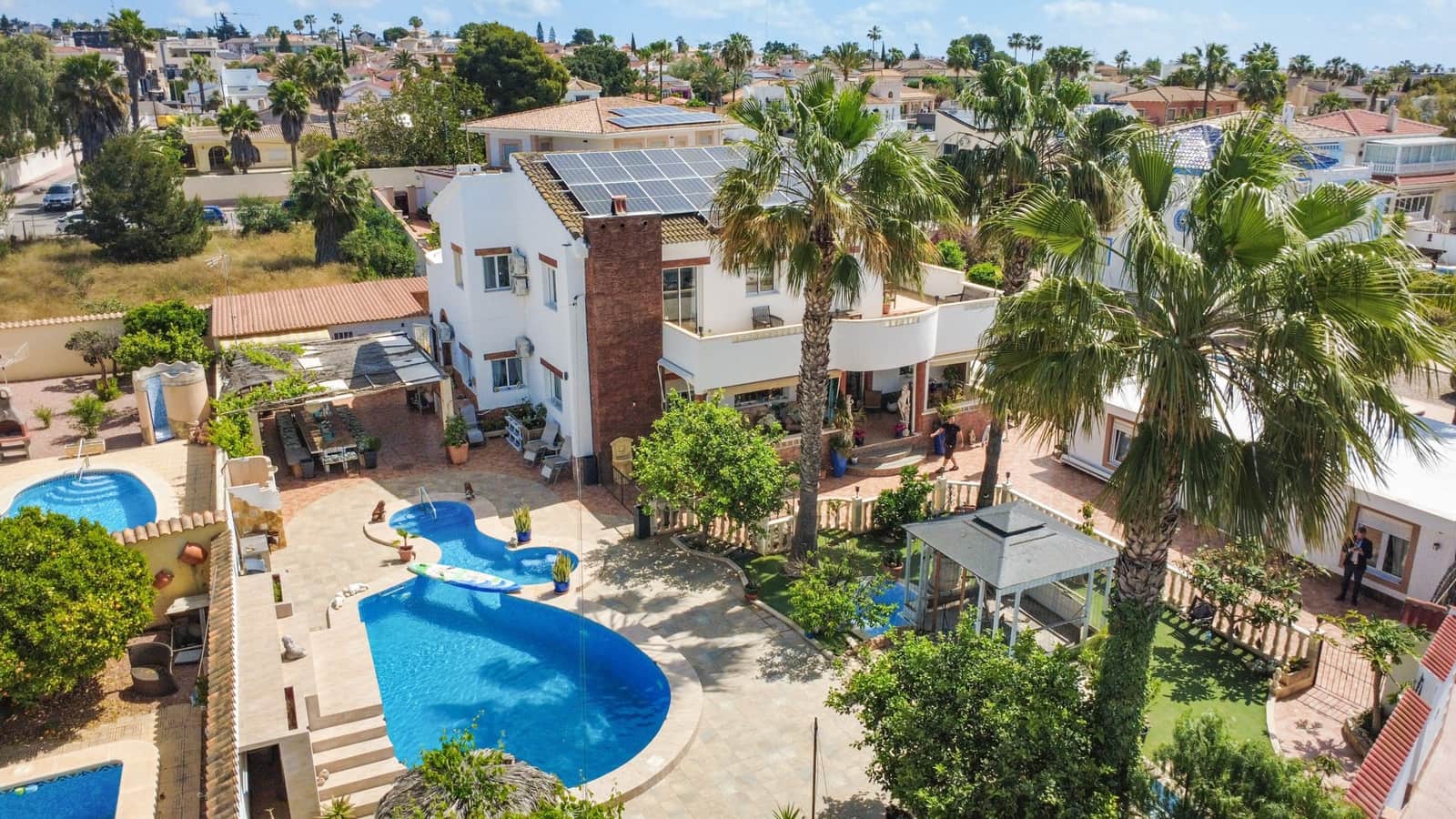 7 Zimmer Villa zu verkaufen in Ciudad Quesada mit Pool - 1.299.000 € (Ref: 9811254)