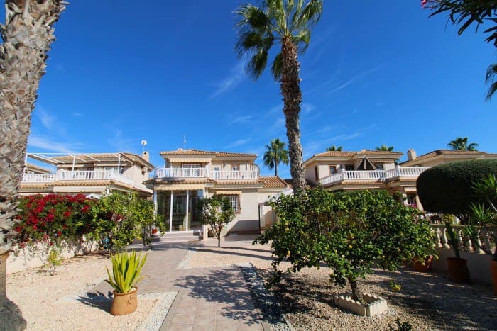 3 bedroom Villa for sale in Los Dolses with pool - € 369,000 (Ref: 9811260)