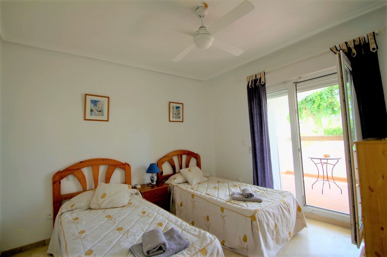 2 Zimmer Apartment zu verkaufen in Villamartin mit Pool - 199.000 € (Ref: 9811263)
