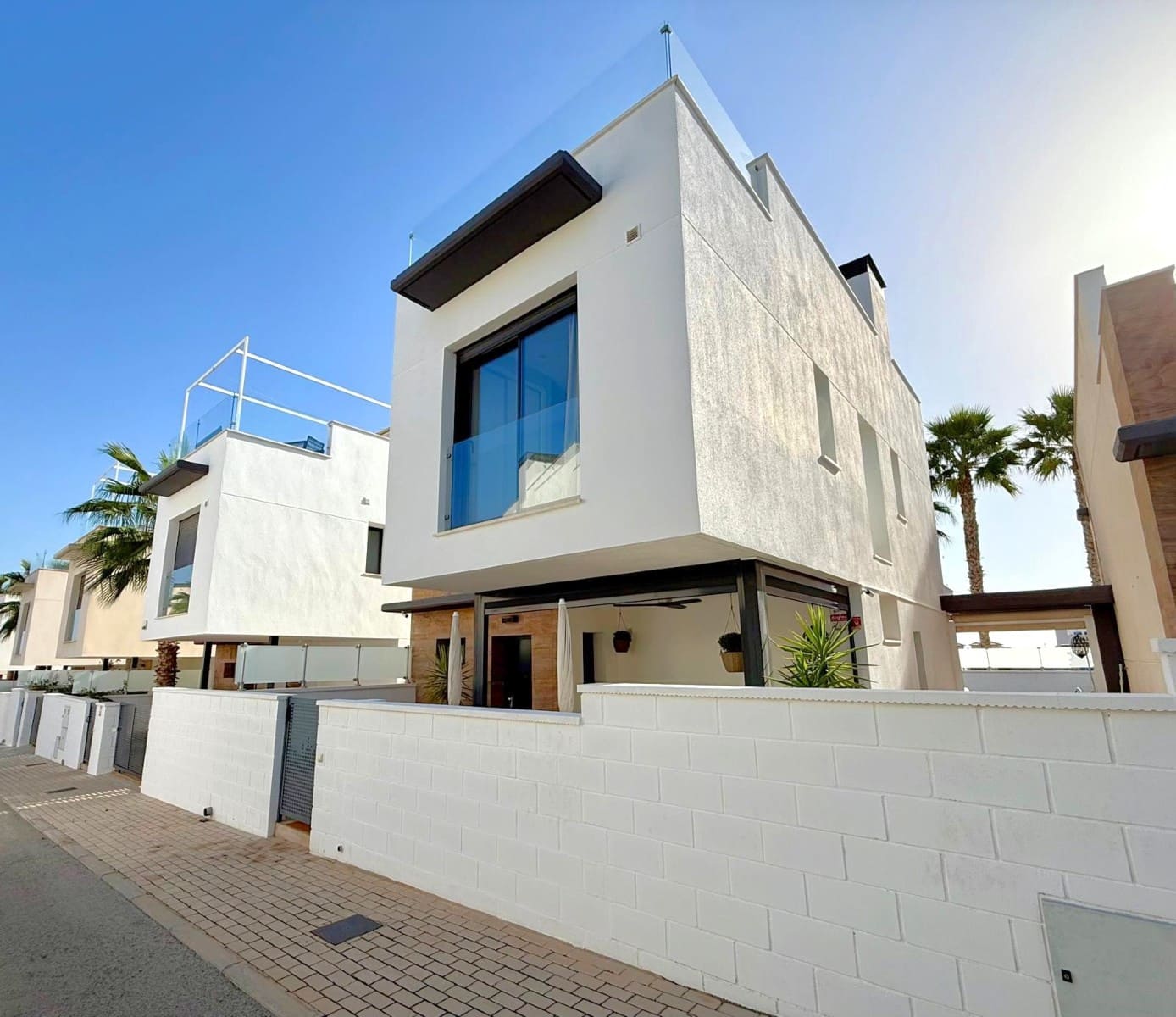 Chalet de 3 habitaciones en Orihuela Costa en venta con piscina - 449.900 € (Ref: 9811264)