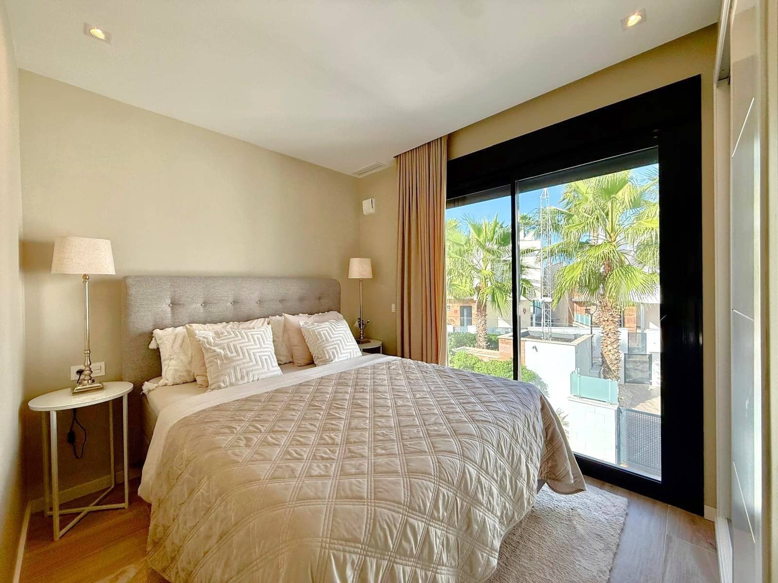 Chalet de 3 habitaciones en Orihuela Costa en venta con piscina - 449.900 € (Ref: 9811264)