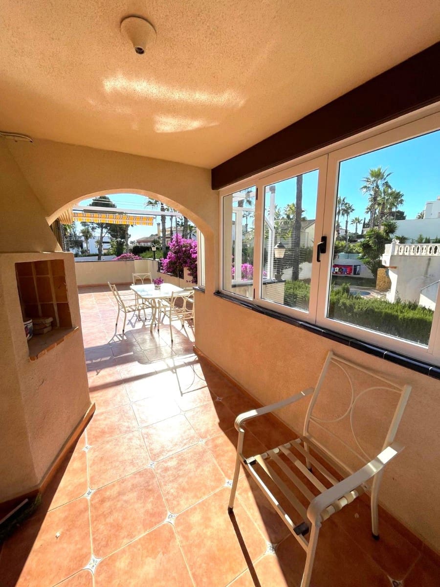 Chalet de 3 habitaciones en Villamartin en venta con garaje - 639.000 € (Ref: 9811265)