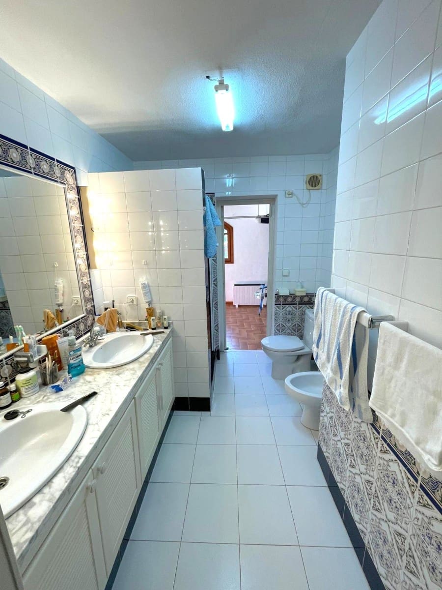 Chalet de 3 habitaciones en Villamartin en venta con garaje - 639.000 € (Ref: 9811265)