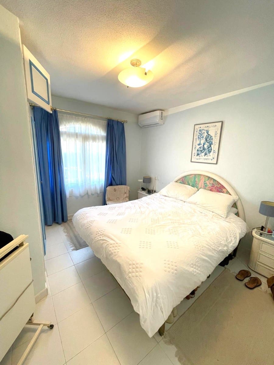 Chalet de 3 habitaciones en Villamartin en venta con garaje - 639.000 € (Ref: 9811265)