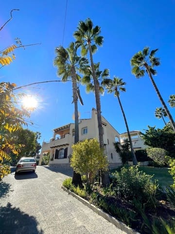 Chalet de 3 habitaciones en Villamartin, Orihuela en venta con garaje - 639.000 € (Ref: 9811265)