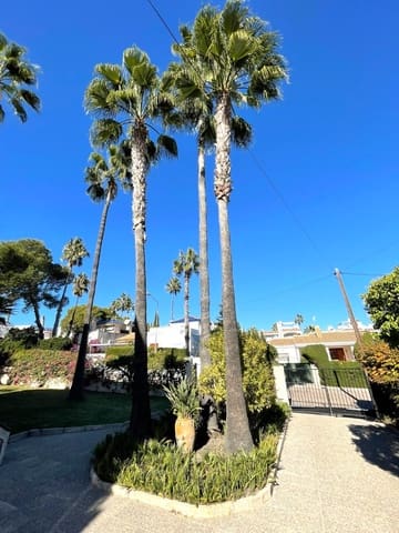 Chalet de 3 habitaciones en Villamartin, Orihuela en venta con garaje - 639.000 € (Ref: 9811265)
