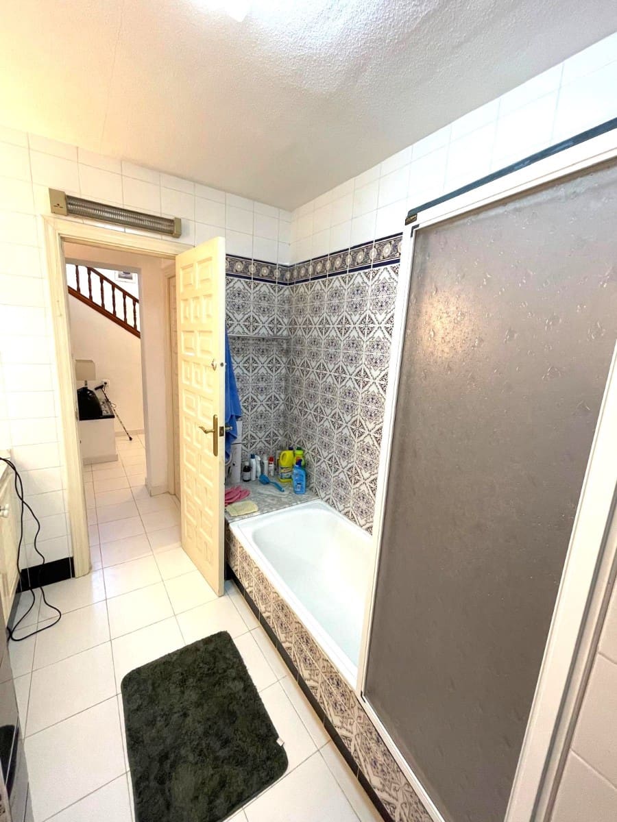 Chalet de 3 habitaciones en Villamartin en venta con garaje - 639.000 € (Ref: 9811265)