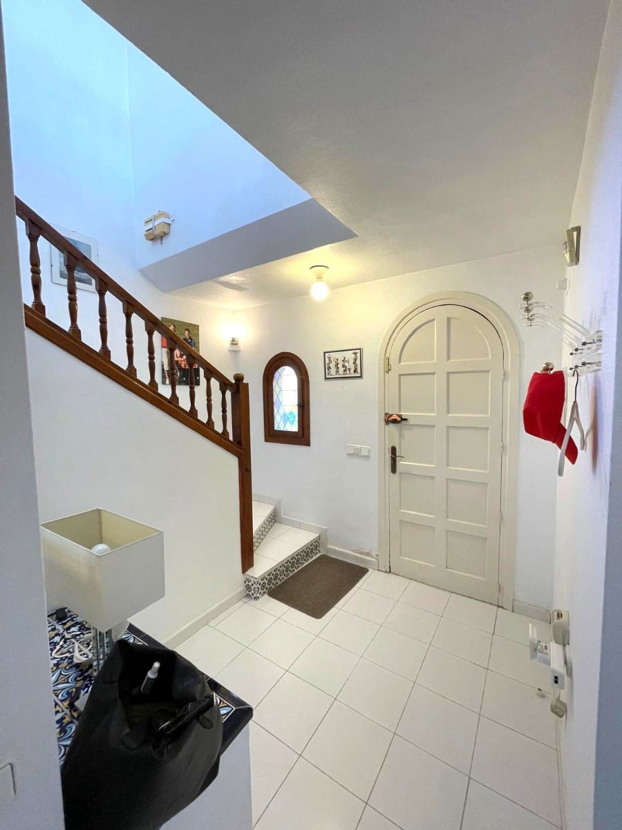 Chalet de 3 habitaciones en Villamartin en venta con garaje - 639.000 € (Ref: 9811265)