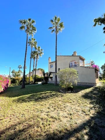 Chalet de 3 habitaciones en Villamartin, Orihuela en venta con garaje - 639.000 € (Ref: 9811265)