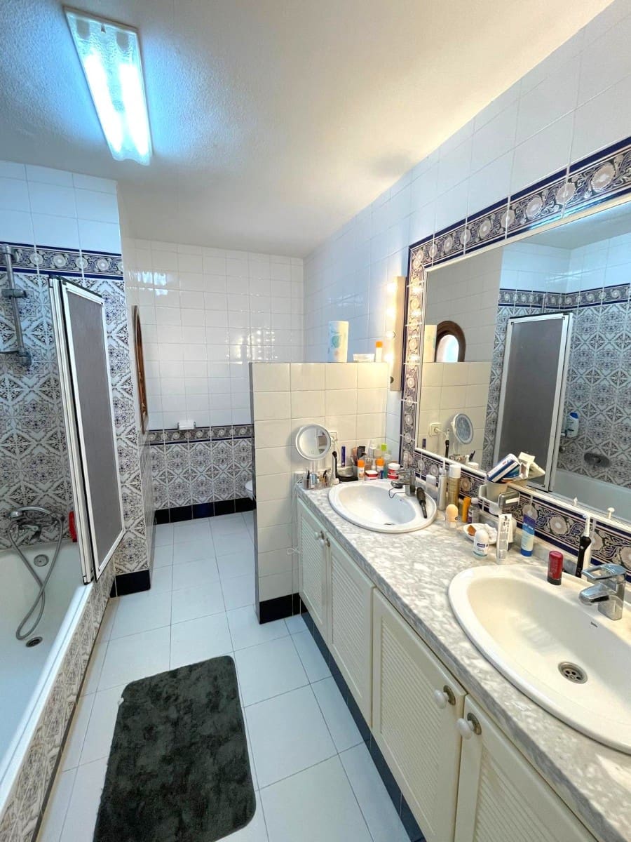 Chalet de 3 habitaciones en Villamartin en venta con garaje - 639.000 € (Ref: 9811265)