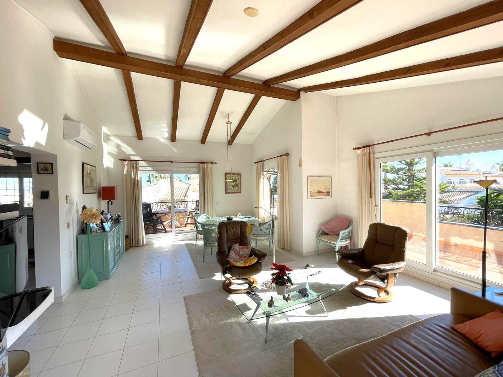 Chalet de 3 habitaciones en Villamartin en venta con garaje - 639.000 € (Ref: 9811265)