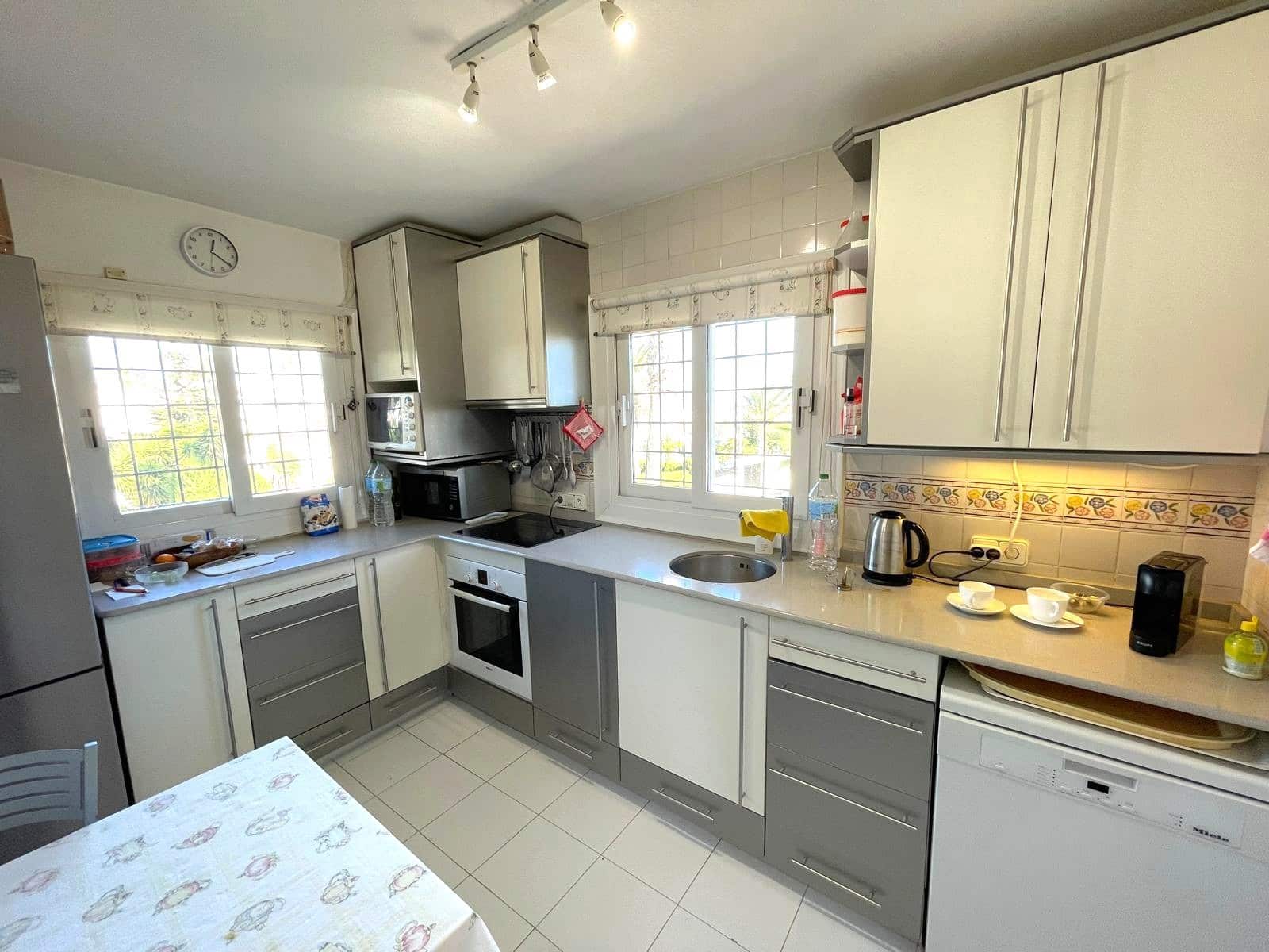 Chalet de 3 habitaciones en Villamartin en venta con garaje - 639.000 € (Ref: 9811265)