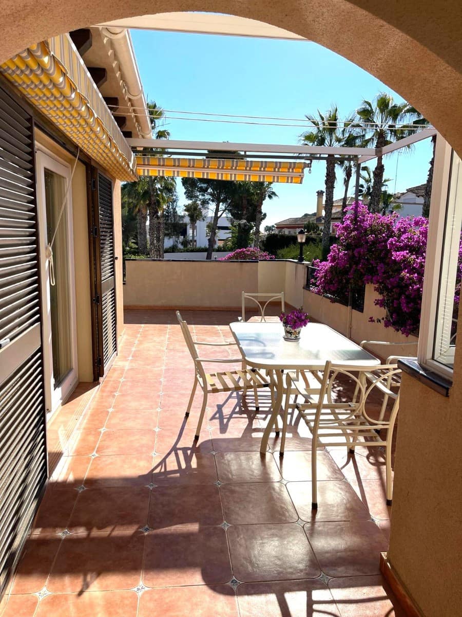 Chalet de 3 habitaciones en Villamartin en venta con garaje - 639.000 € (Ref: 9811265)