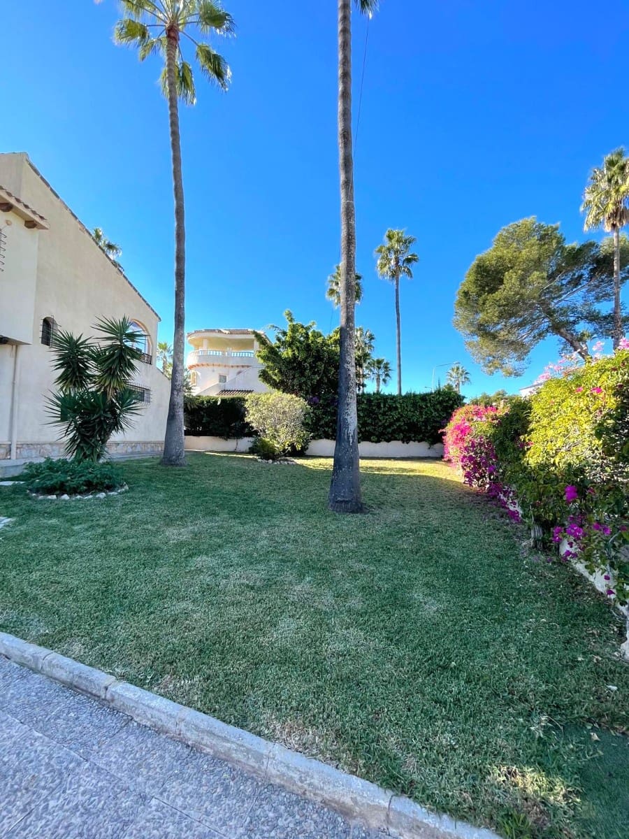 Chalet de 3 habitaciones en Villamartin en venta con garaje - 639.000 € (Ref: 9811265)
