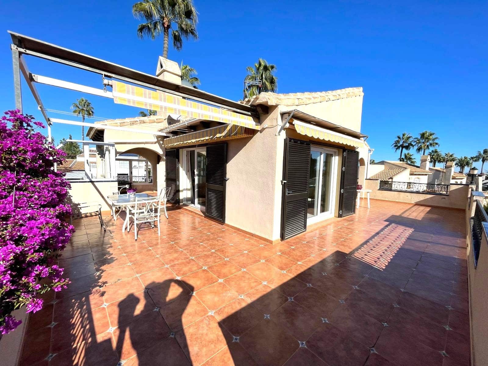 Chalet de 3 habitaciones en Villamartin en venta con garaje - 639.000 € (Ref: 9811265)